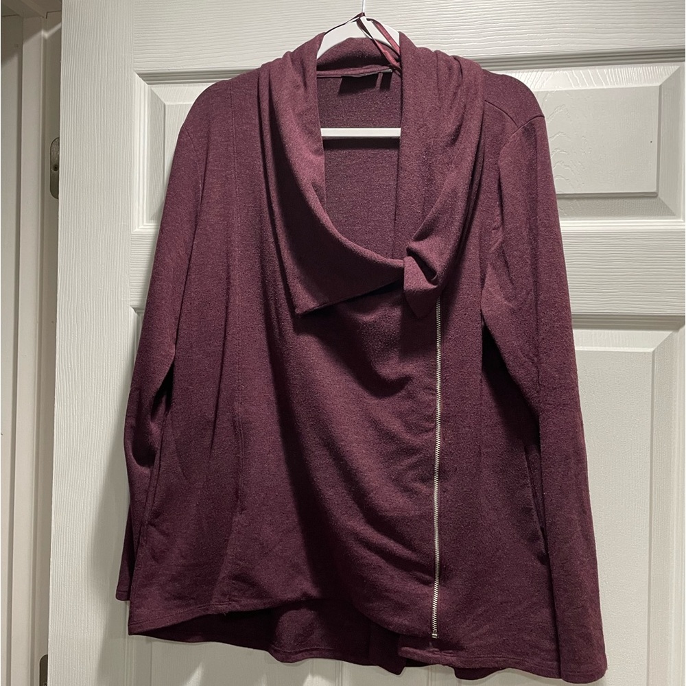 Apt 9 zip front top in good condition